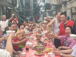 “烟火气” 聚邻里！纪念馆社区长桌宴品出幸福味