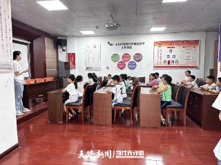 万山区谢桥街道：服务“一老一小” 绘就幸福图景