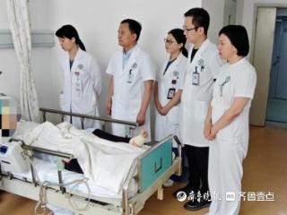坐了多年轮椅她又站起来了！医院为她全膝关节置换解除病痛