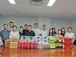 中建七局六公司开展“夏送清凉 关爱同行”主题慰问活动