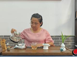 出众?丨胡文丽：“养娃焦虑” 如何破？亲子关系能 “重生”？她十年改变上千个家庭