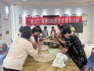 济阳街道草桥口社区开展“致敬最可爱的人”包水饺活动