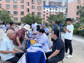 健康夜市点亮夏夜 中医义诊守护平安——济南市莱芜区张家洼街道安泰华府社区开展健康夜市活动
