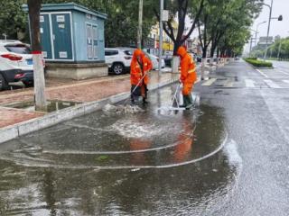 廊坊开发区公用事业管理局：强化雨后清扫保洁 保障道路环境卫生