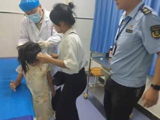 交通执法车秒变“救护车” 紧急救助河南游客