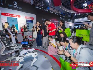世界机器人大会：京东“会说话的机器狗”成逛展导游