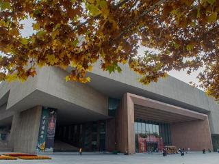何以中国·和合共生丨百年天博“潮”级进化：连古穿今 让文物“活”起来 扫码阅读手机版