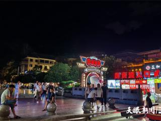 夜游黔灵山解锁“爽”夏，本地人支招串联玩贵阳！