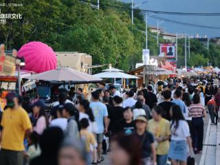 在滇池国际咖啡文化嘉年华感受昆明“AB”面