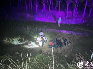 古稀老人跌落河沟 巨野民警紧急搜救化险为夷