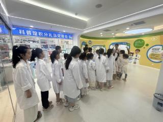 南苑街道和韵社区开展“探索‘视’界奥秘”研学活动