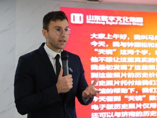 马库斯：数字技术能让这些照片“走得更远”