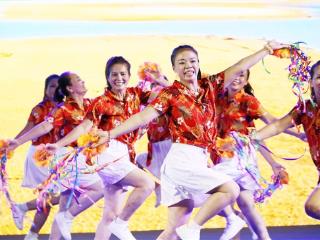 2025年三亚市“全民健身日”主题展演活动启幕 老老少少动起来！