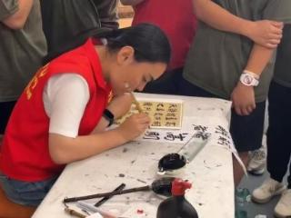 曲阜师范大学“青衿巷陌知行”实践队：书法教育进社区 传统艺术焕新生