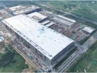 全球首条搭载无 FMM 技术的第 8.6 代AMOLED 生产线封顶！中建一局刷新全球厂房建设速度！