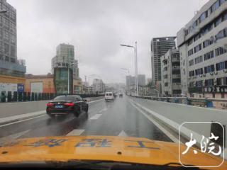 暴雨来袭！合肥市政部门全力做好高架桥防汛保畅通