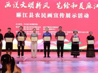 麻江：农民画“穿”上身 非遗展览+时尚服装秀激活乡村旅游业