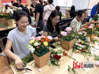 深泽县举办 “青才荟”主题插花艺术活动