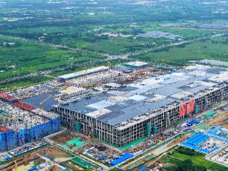 合肥国显550亿元新型显示项目在新站封顶 总面积与北京故宫相当