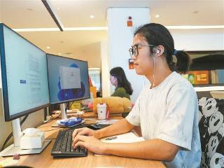 一名研究生在厦门实习写剧本 让游戏人物“有血有肉”
