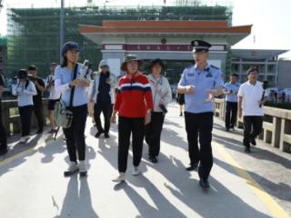 “曼行吉林”中的“警”色