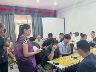 济宁太白湖新区许庄街道锦绣社区在社区举办“弈”决高下 “棋”乐无穷智力运动会象棋比赛