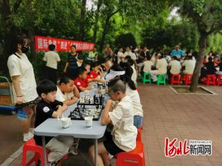国际象棋“四进”全民健身志愿服务活动走进秦皇社区
