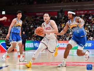 浙江球员王奕博转会青岛男篮陷僵局，“双重身份”成病根
