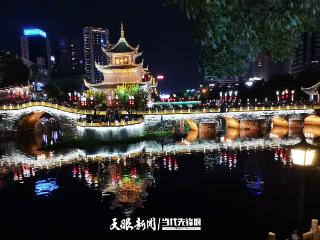 就宠你！贵阳为游客开通“霓虹灯夜游专线”