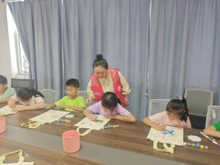 南苑街道水韵城社区开展“彩绘同心包 共筑民族情”手工活动