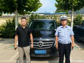 他无证心存侥幸开车上路，以为不可能被查，结果……