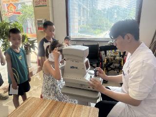 泰山区双龙社区开展全国科普日系列活动——“青春视力好 未来更闪耀”眼科义诊科普活动