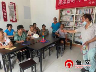 德州天衢新区抬头寺镇董庄村欢乐举办“趣味套圈 圈住快乐”活动