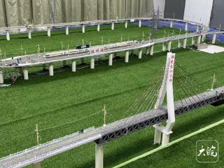 池州学院学子三个月造出“微缩高铁” 换算后可达到真实高铁速度