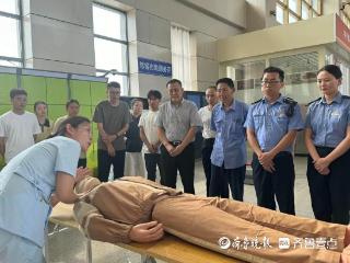 滕州市康复医院开展“心手相连·救在身边”急救知识宣教活动