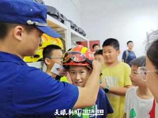 暑期安全“双课堂”——遵义汇川消防趣味体验为青少年成长撑起“安全伞”