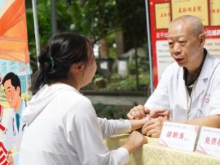 成都经方堂中医公益行走进天府新区，助力居民未病先防仲夏安康