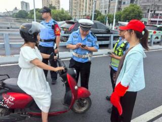 浮云社区联合警民共筑交通安全防线