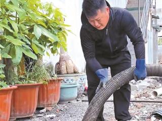 挑战偏见 掏粪工视频记录工作日常