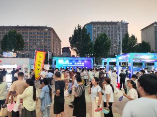 逛着夜市找工作！郑州航空港破解就业难题使出“清凉策”