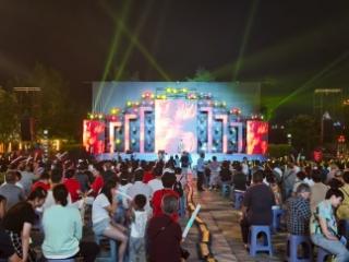 老艺术家文化志愿服务工程演出在安顺市若飞广场暖心上演