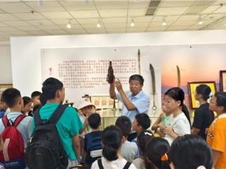 革命星火耀童心：辛安学子在民俗馆触摸抗战记忆