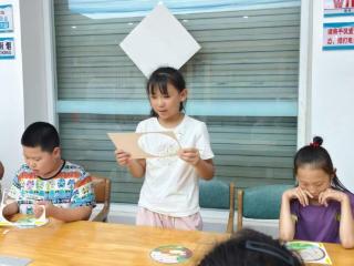 【文化书院·童乐缤纷暑期】济南市莱芜区羊里街道“家门口的托管站”开展古诗词粘贴画创意工坊活动