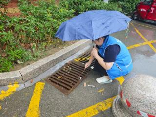 南苑街道盛锦苑社区开展“社区共治·爱筑家园”志愿服务活动