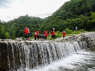 60万里山路、6万场电影：一场“山花”与288个村的约定丨豫人为善