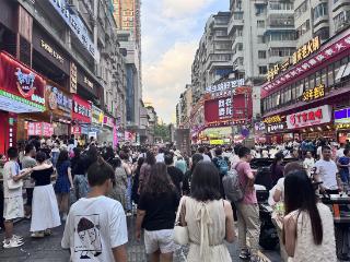 志愿者捧出真心｜暖心小屋不仅存放行李 更存下游客的安心和满意