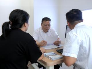 德馨技精映初心丨三十载坚守一线的“脊柱匠人”