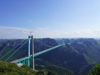 花江峡谷大桥通车在即 游客提前一睹为快