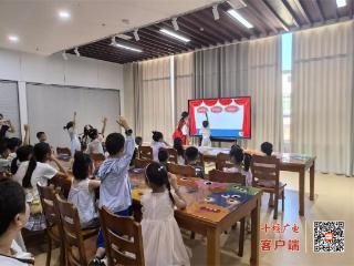 童声飞扬！房县图书馆英语启蒙课堂欢乐上线