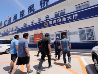 烟台莱州港派出所：金山映海，“枫”景满港湾